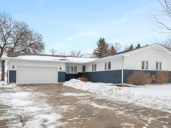 2710 18th St S, Moorhead, MN 56560