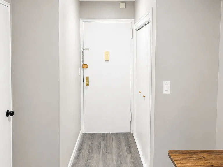 2160 Center Ave #1J — Photo 3