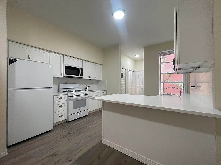 265 Baldwin Ave #3R — Photo 10