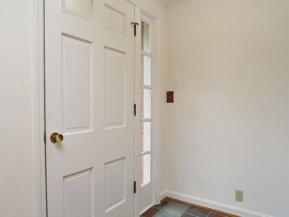 4th image of 696 Milford Hills Dr