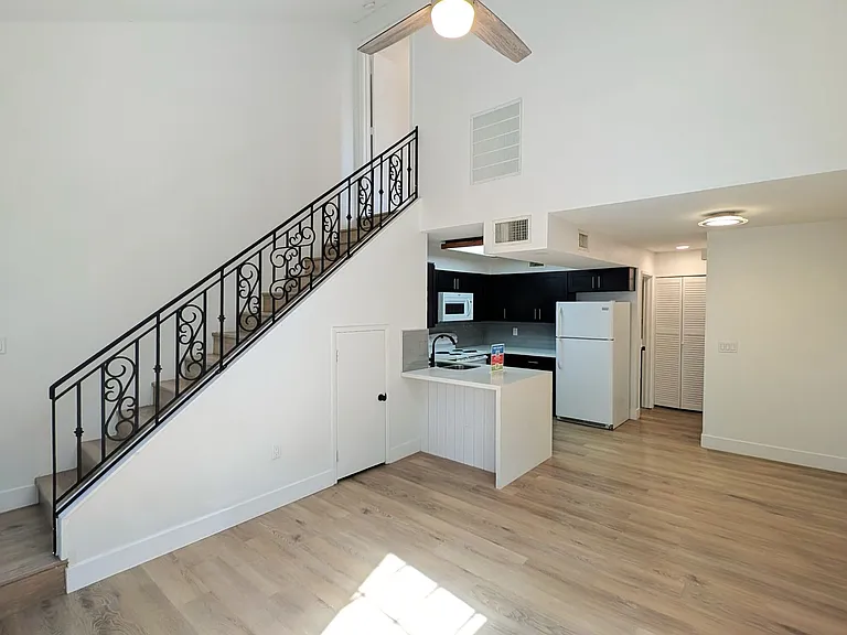 602 N May St #67 — Photo 5