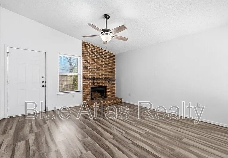 2747 Countryside Ln — Photo 3