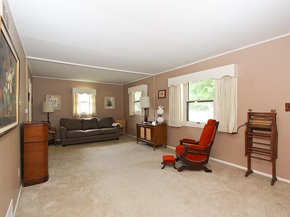 3rd image of 1718 Mayflower Pl