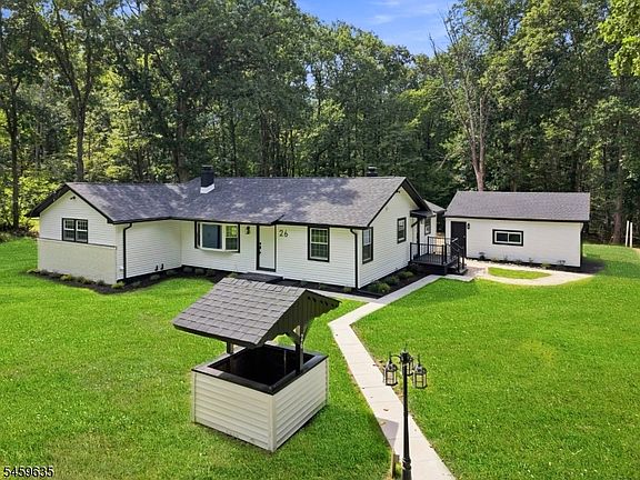 4th image of 26 Cooper Ln