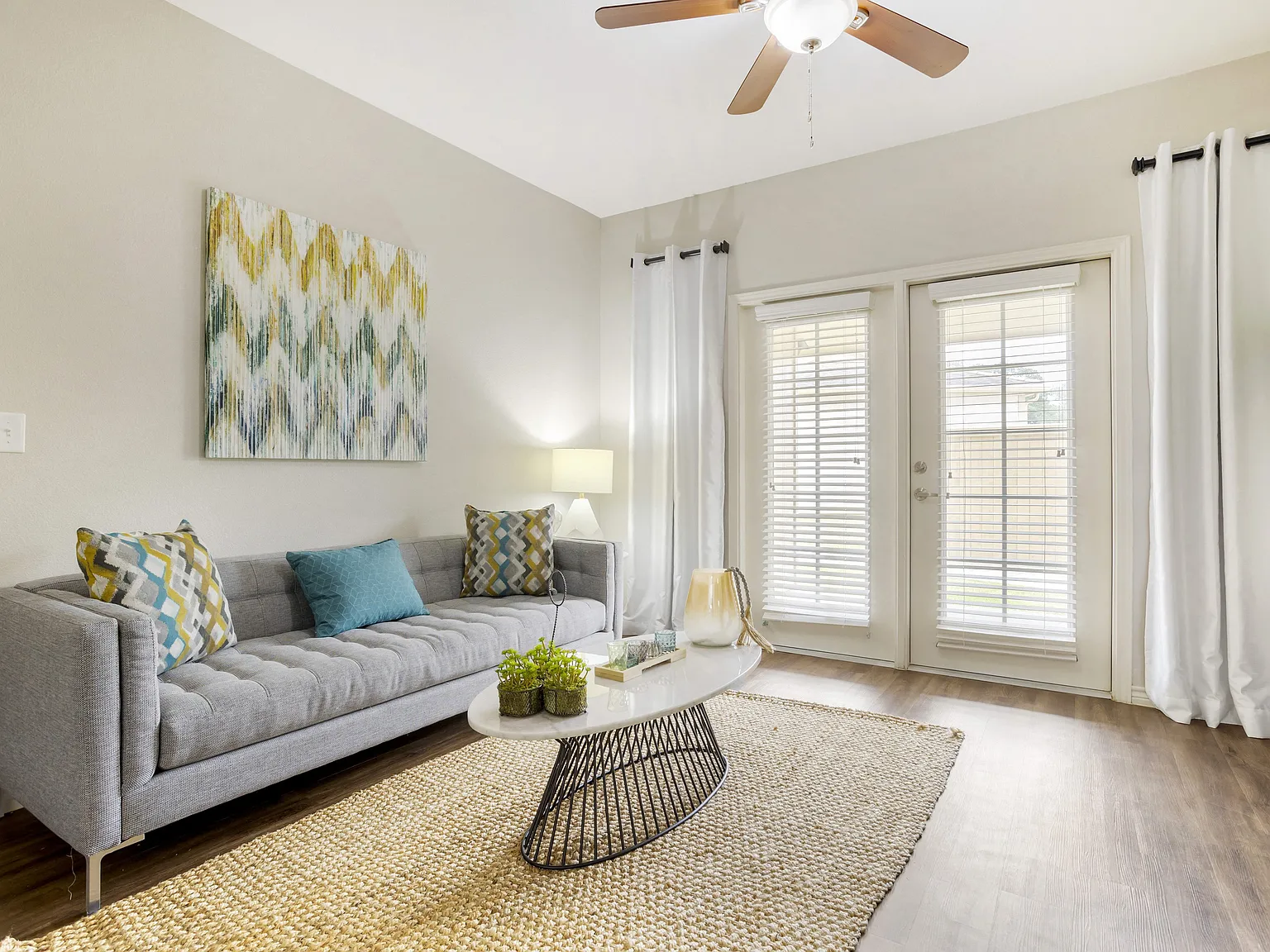 La Veranda at Polly Lane Apartments — Photo 1