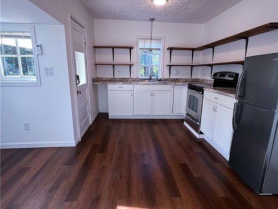 4th image of 113 Hillside Ave #8