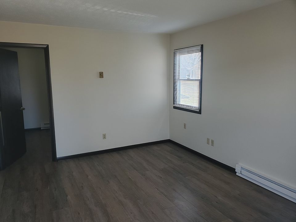 Living Room facing bedroom