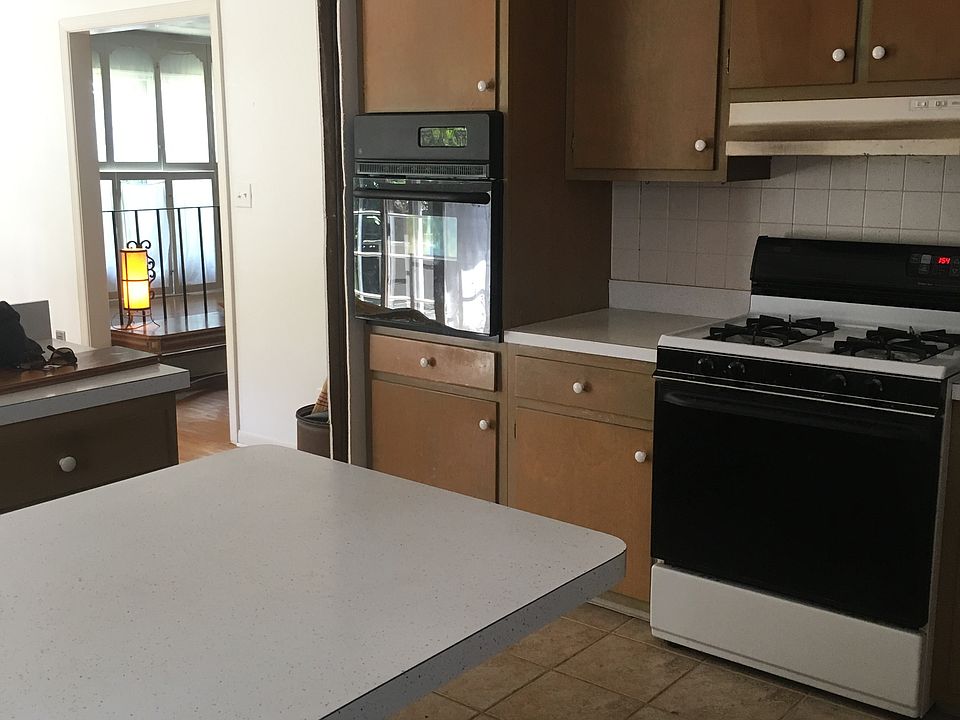 1st image of 222 43rd St