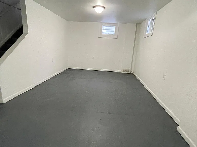 254 Eldred St — Photo 18