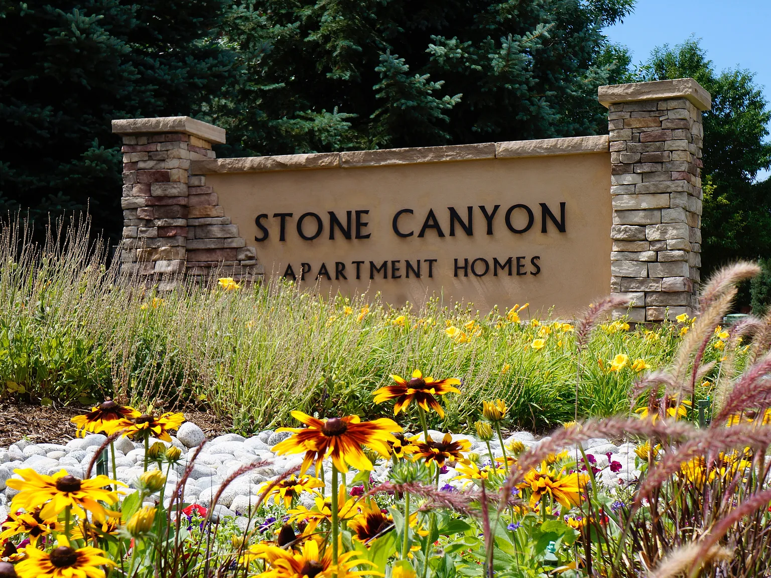 Stone Canyon Apartments — Photo 2