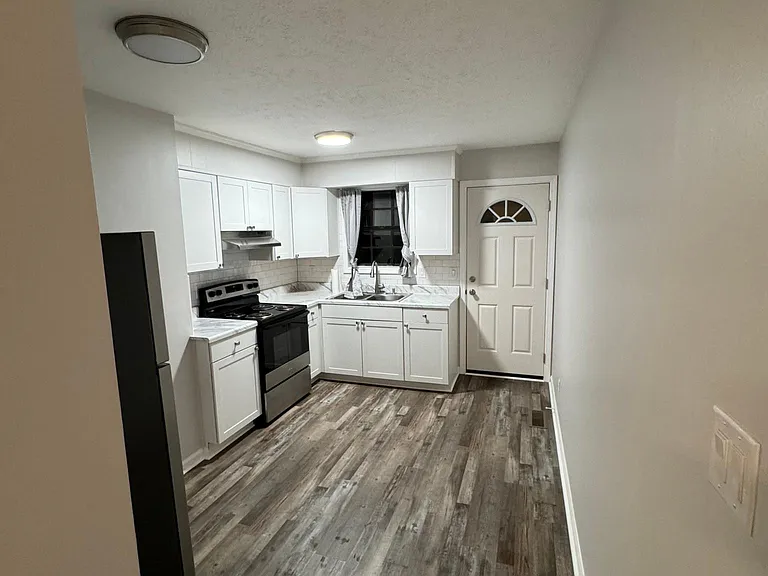 93 Bayberry Dr #A — Photo 9