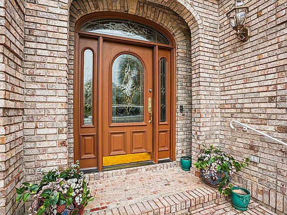 3rd image of 605 Sea Island Way