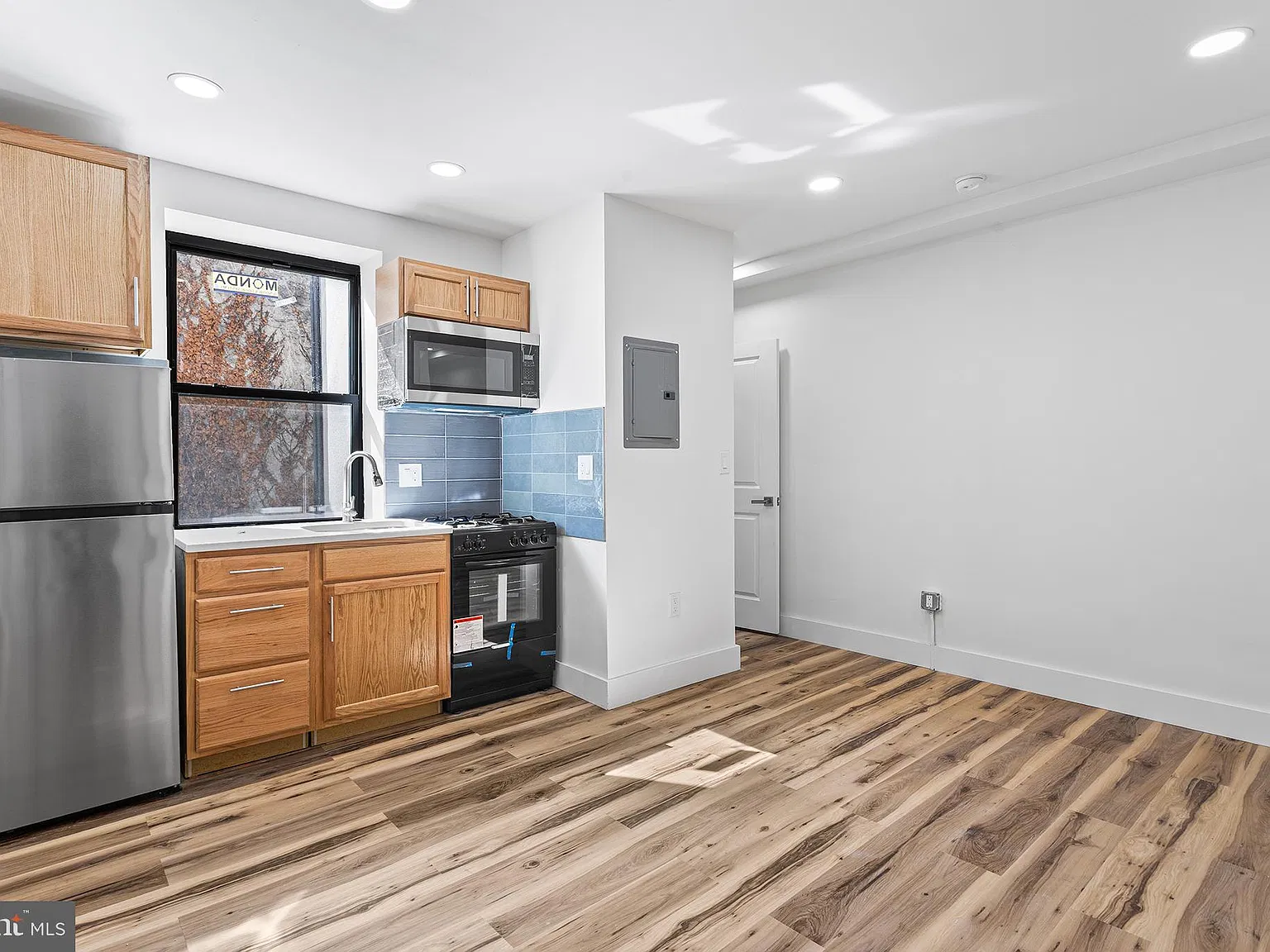 1 bed, 1.0 bath, 1551 sqft, $1,599 — Photo 4