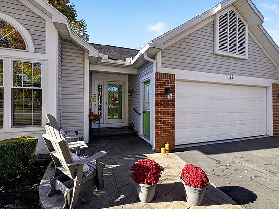 3rd image of 13 Lilly Pond Cir