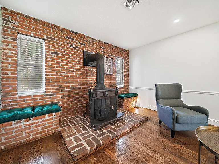 1342 Essex Dr — Photo 33