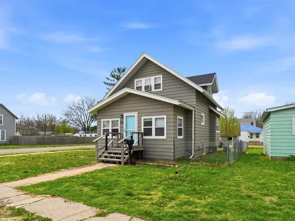 824 3rd St, Columbus Junction, IA 52738