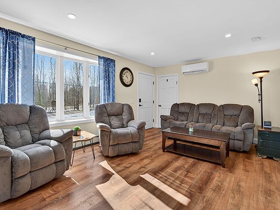 3rd image of 9 Dingley Spring Road