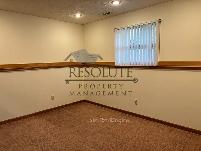 2204 Brett Cir — Photo 6