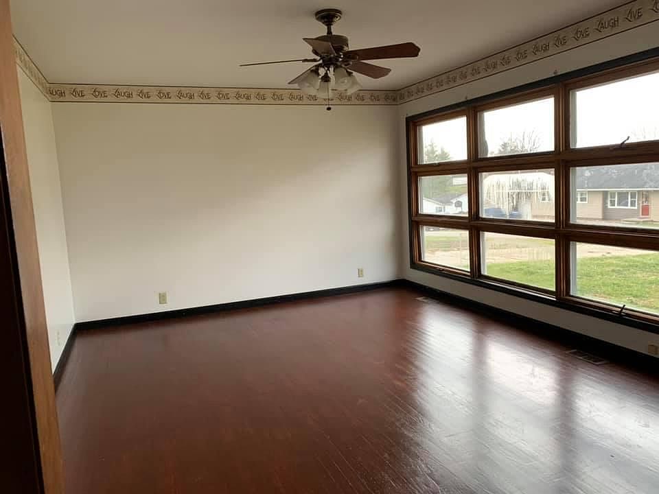 1st image of 134 Daisy Ave
