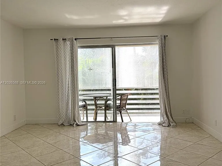 300 NE 14th Ave #307 — Photo 8