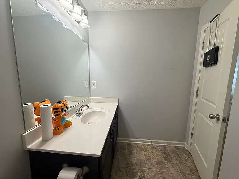 1567 Sprucedale Dr — Photo 25