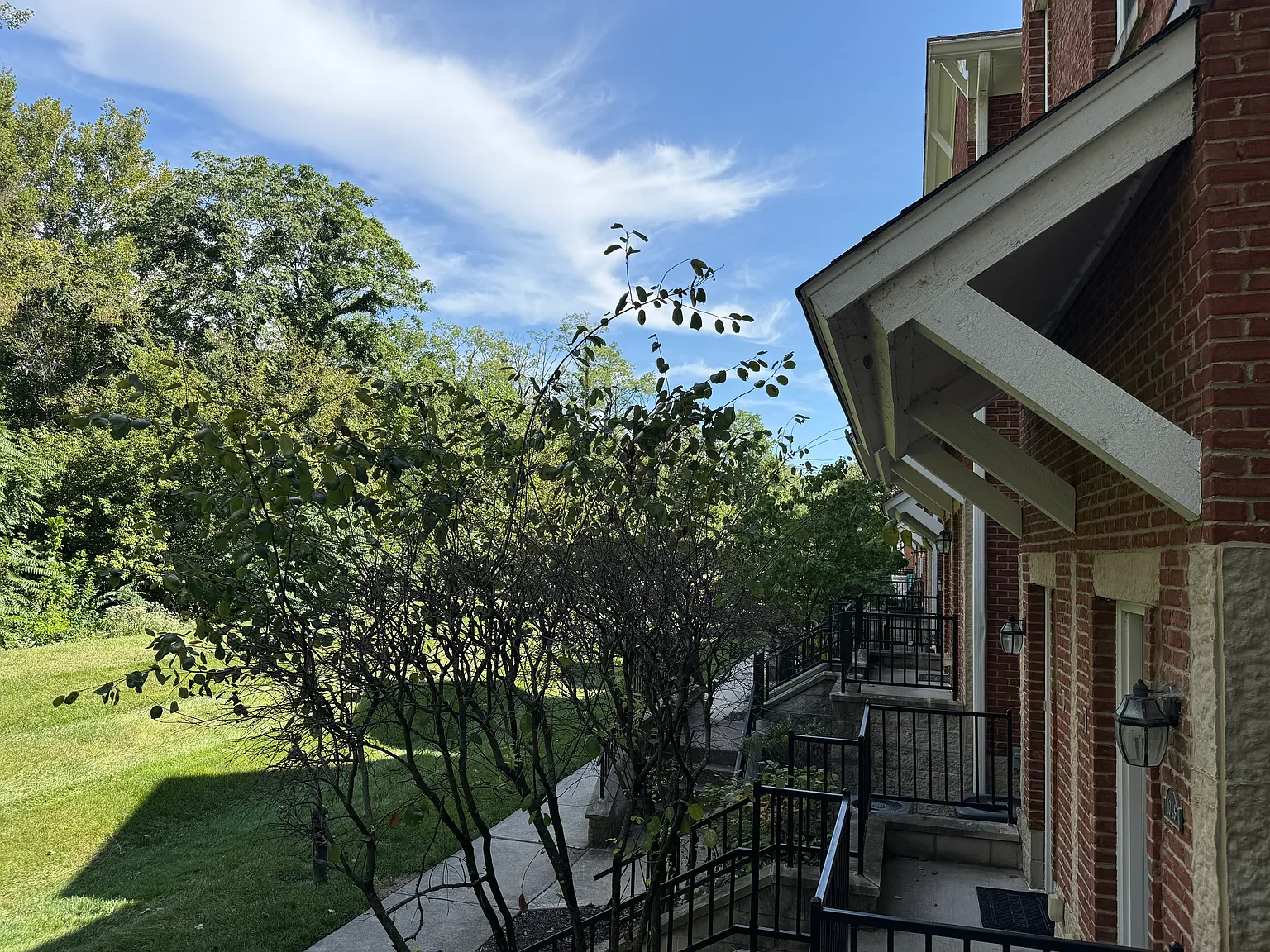 2 bed, 1231 sqft, $2,000 — Photo 2
