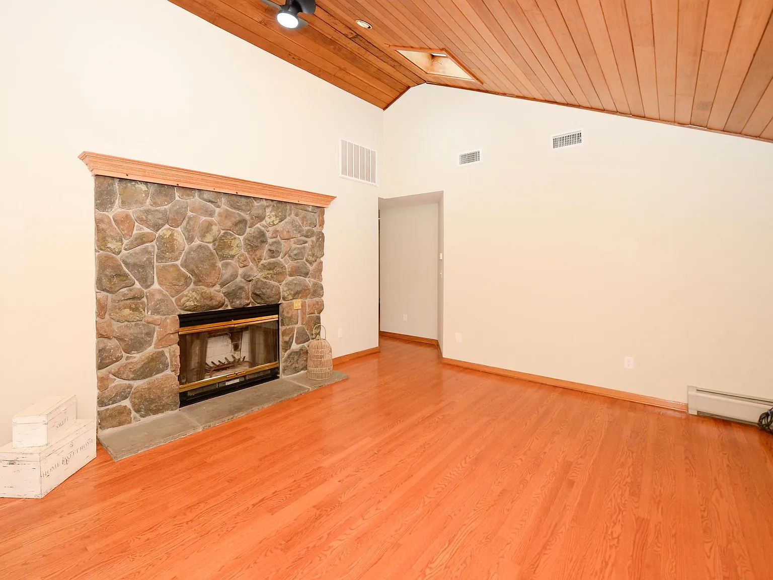 3 bed, $4,600 — Photo 4