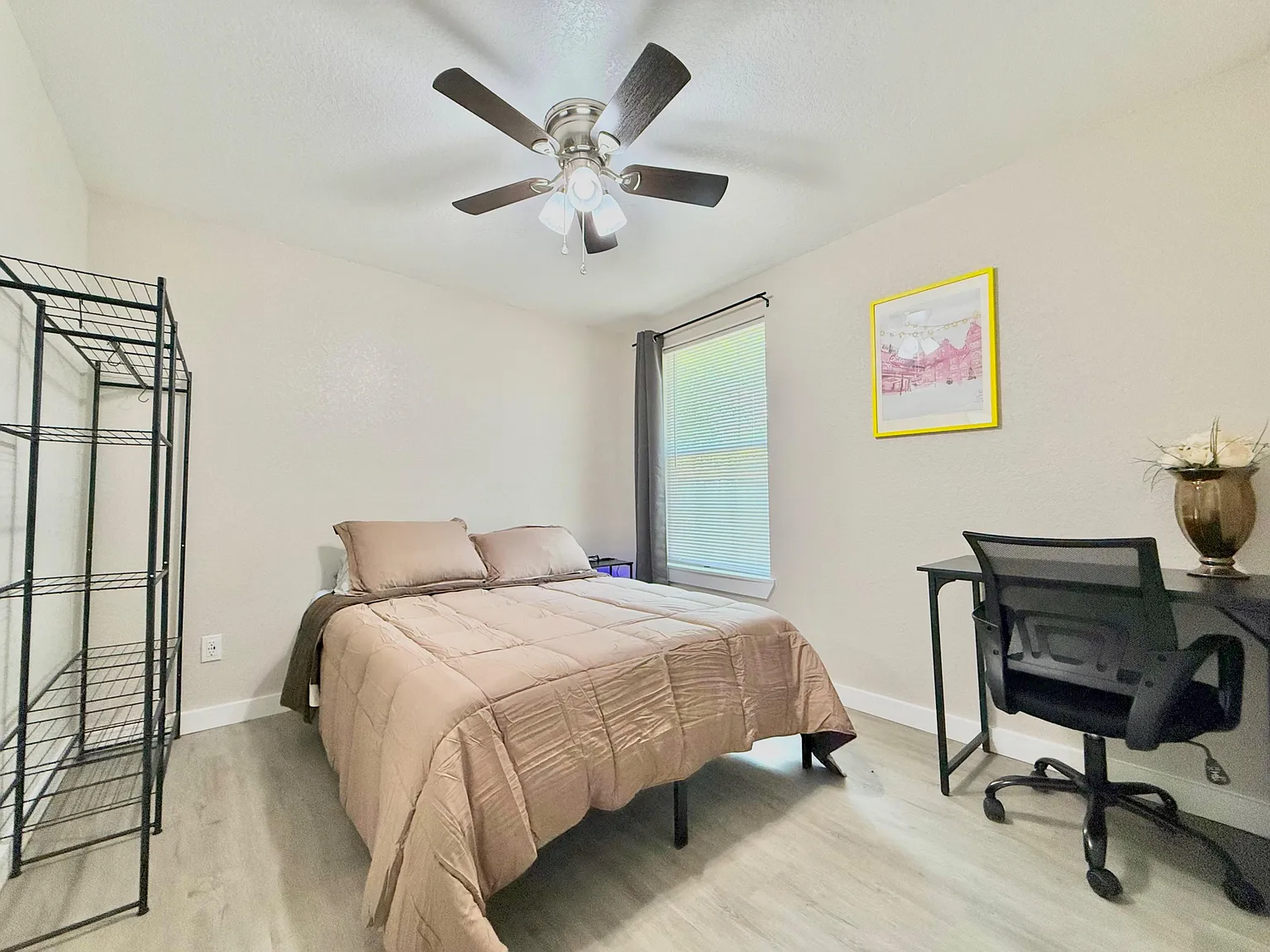 4 bed, 2.0 bath, 1712 sqft, $728 — Photo 1
