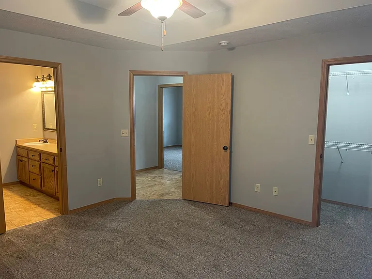 705-707 E Watermill Cir — Photo 7