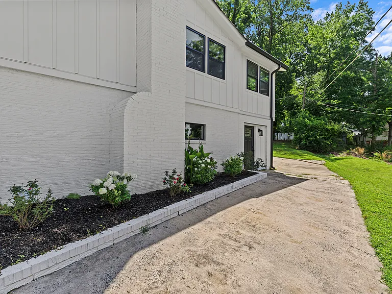 1329 Plumstead Rd — Photo 63