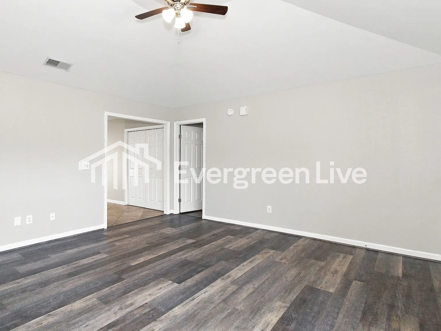 3 bed, 2.0 bath, 1302 sqft, $1,695 — Photo 3