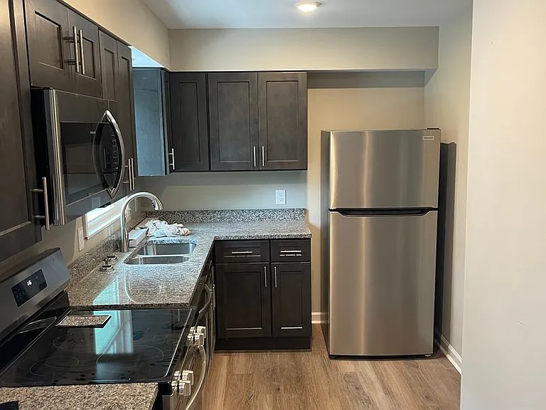 1341 Kenilwood Way — Photo 2