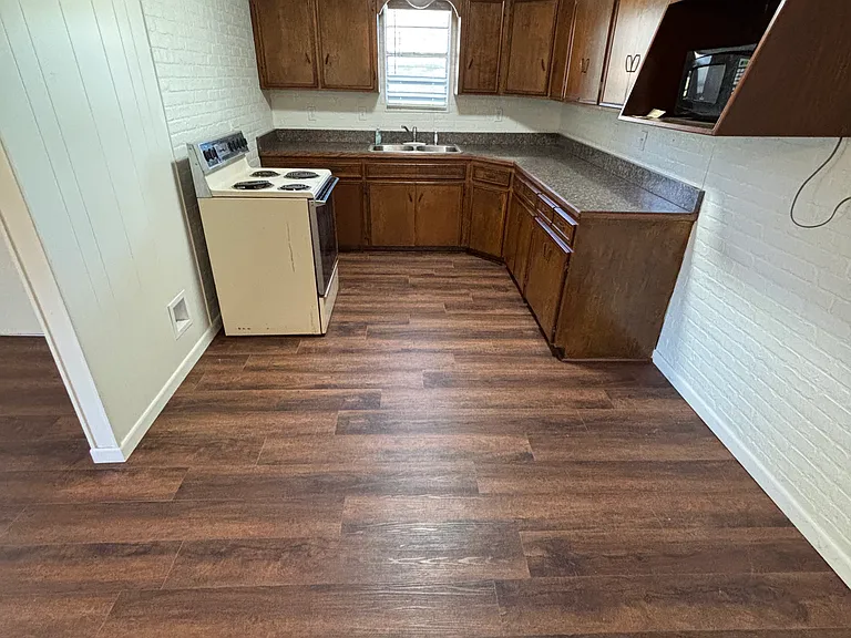 1731 County Road 3701 — Photo 10