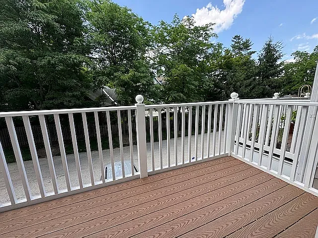 748 Moore Ave — Photo 16