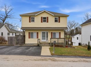 27071 N Ridge St, Wauconda, IL 60084