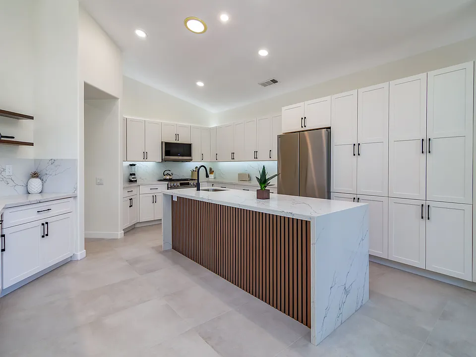 67568 S Laguna Dr