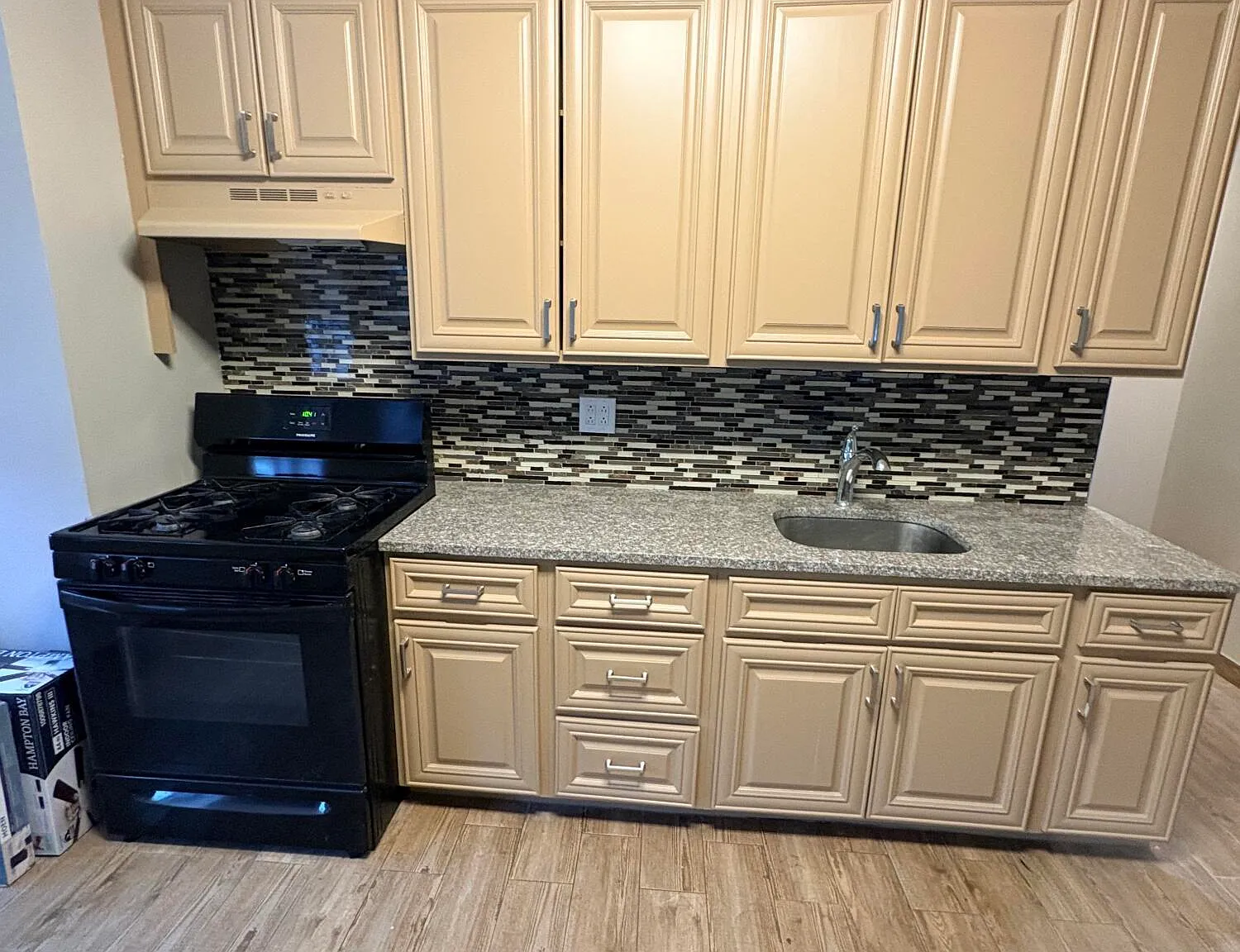 3 bed, 1.5 bath, 5166 sqft, $3,800 — Photo 1