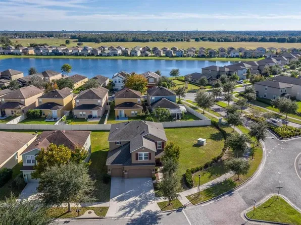 10105 Celtic Ash Dr, Ruskin, FL 33573