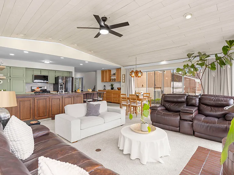 38027 Mallast St — Photo 7