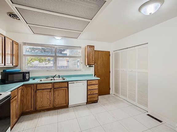 4th image of 13 Loch Lomond Ln