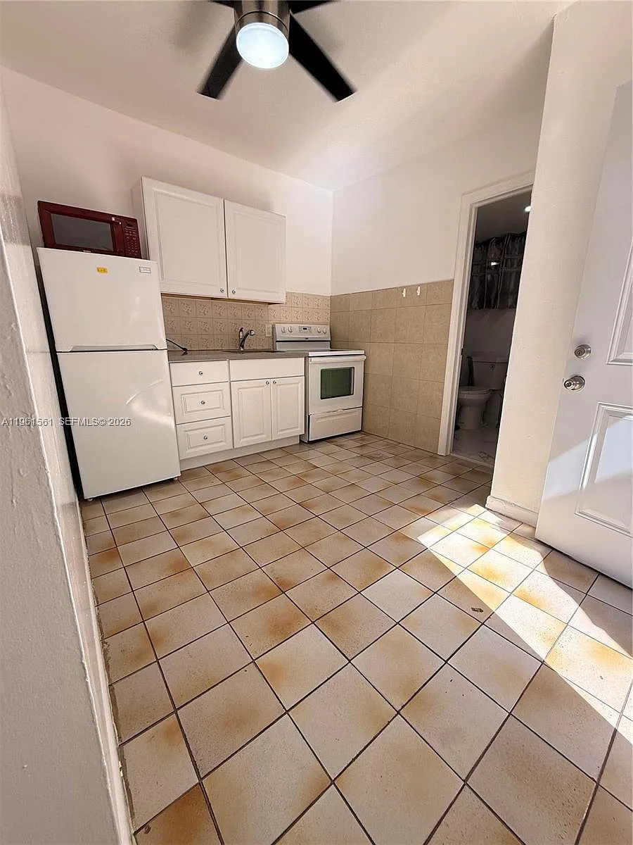 Building Photo - 1037 SW 20th Ave #2
