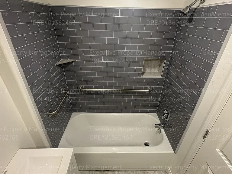 1118 Chico St — Photo 13