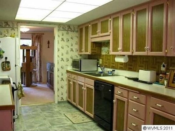 3rd image of 1859 Lexington Cir SE