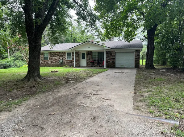 606 NE F St, Stigler, OK 74462