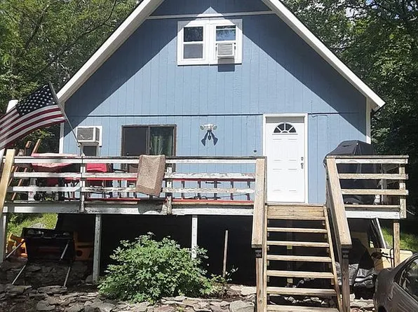 211 Gold Finch Rd, Bushkill, PA 18324