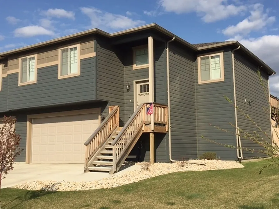 3316 Stephanie Dr