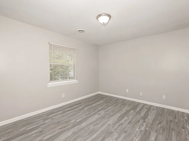 626 Hickory Ct — Photo 6