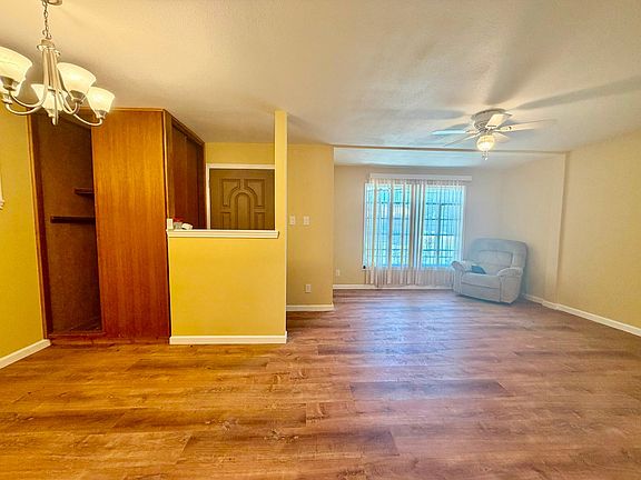 5th image of 302 Ryan Dr