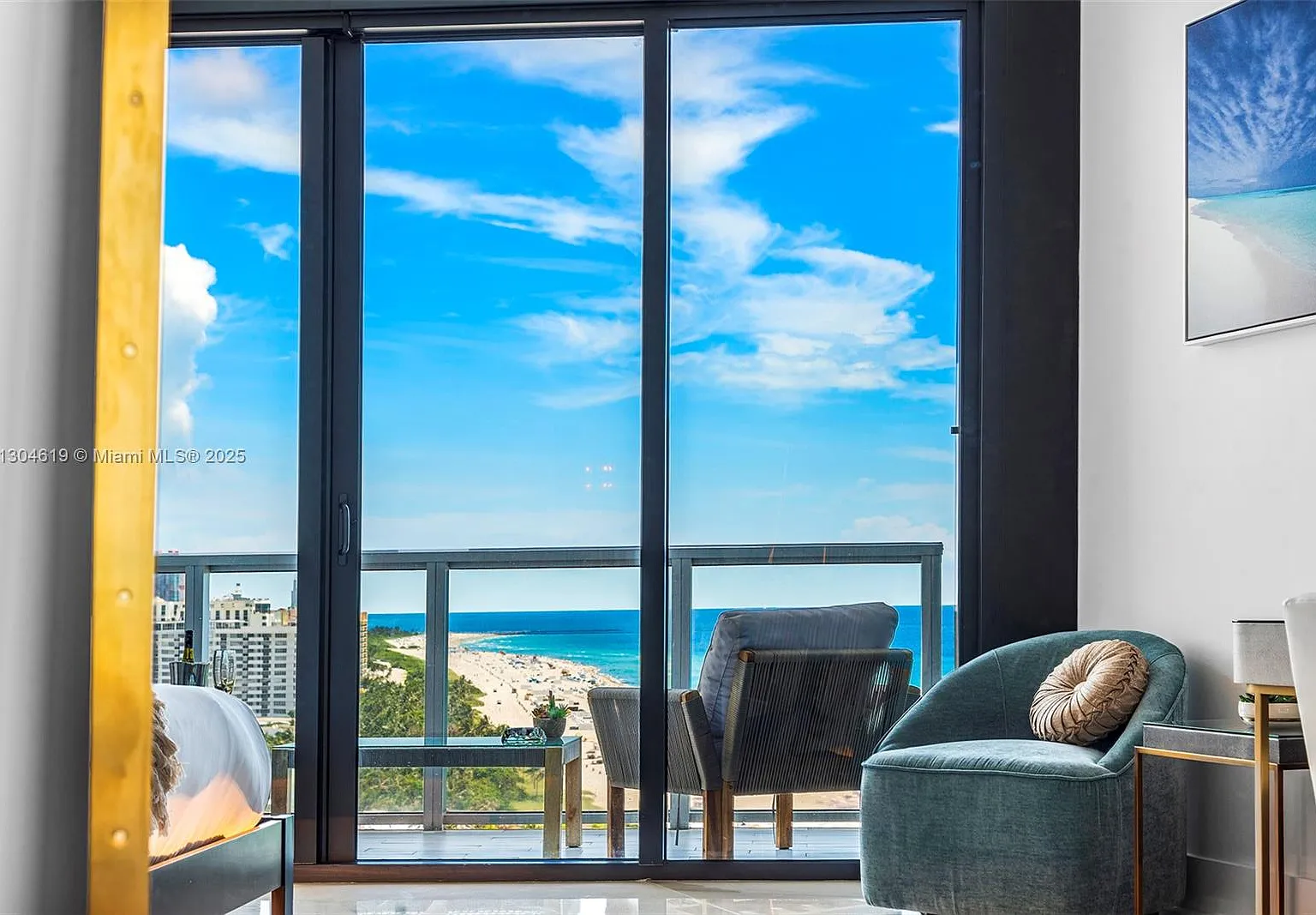 2201 Collins Ave Condo — Photo 3