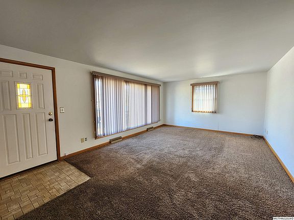 3rd image of 913 13th St SE